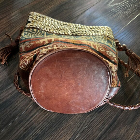 GAMMON SHIRE Genuine Leather Tribal Style Bucket Bag (Made in Indonesia) - Picture 7 of 10